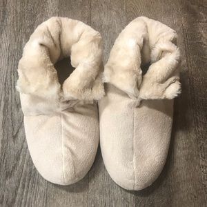 LG Comfy Faux Fur Lined Adult Slippers